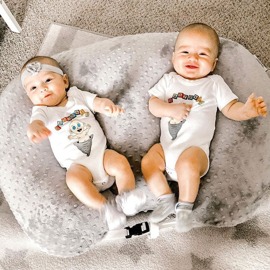 Coussin d'allaitement Twin : Allaiter devient un plaisir – même avec des jumeaux !