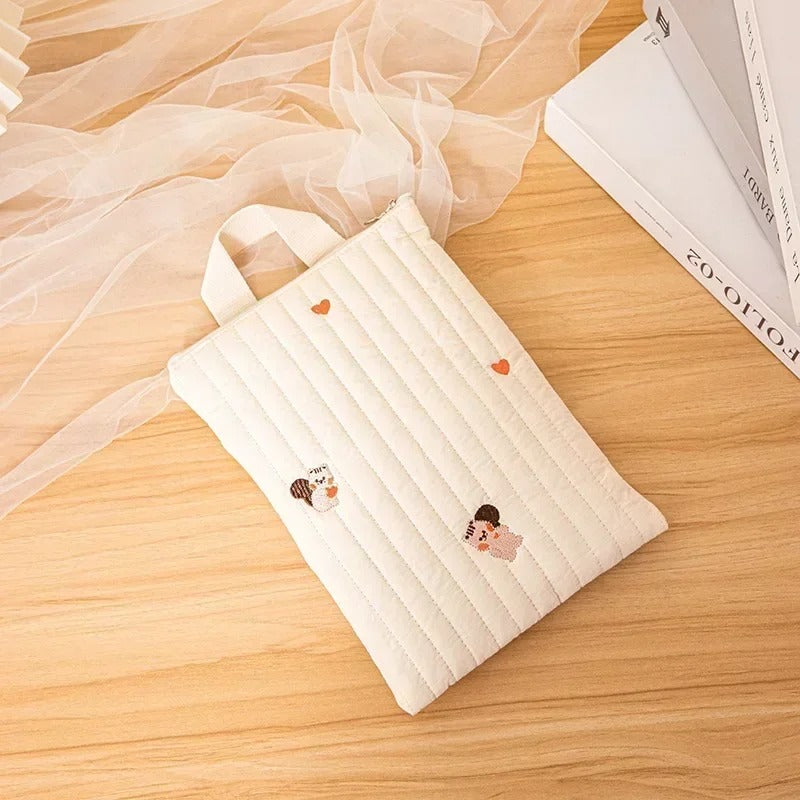 Diaper bag: the essentials, nothing but the essentials