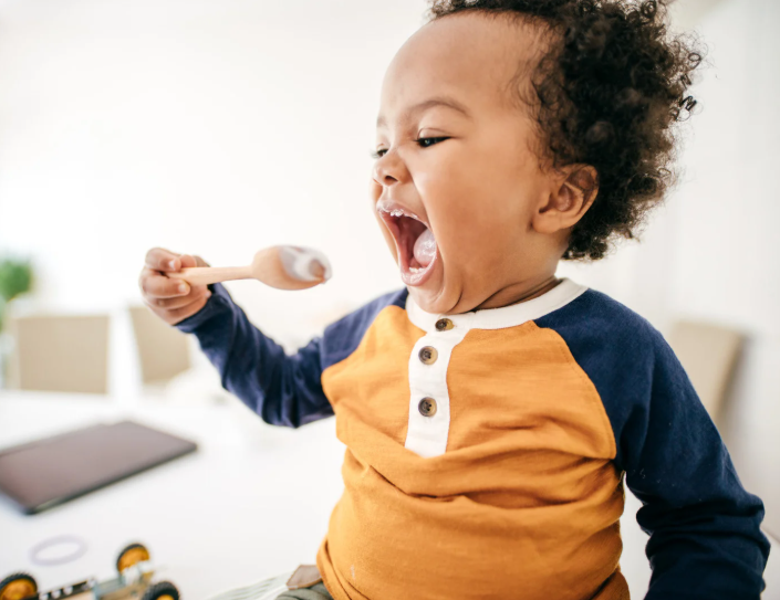 Repas de bébé – Biberons, vaisselle & bavoirs