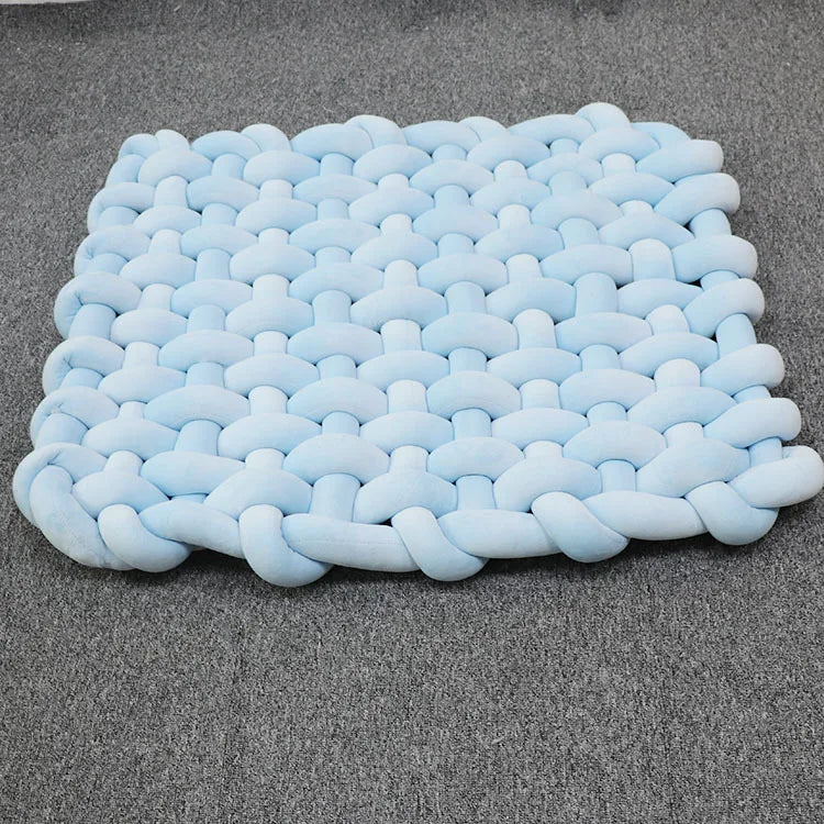 Tapis de sol tressé : l'élégance douce des premiers jeux !