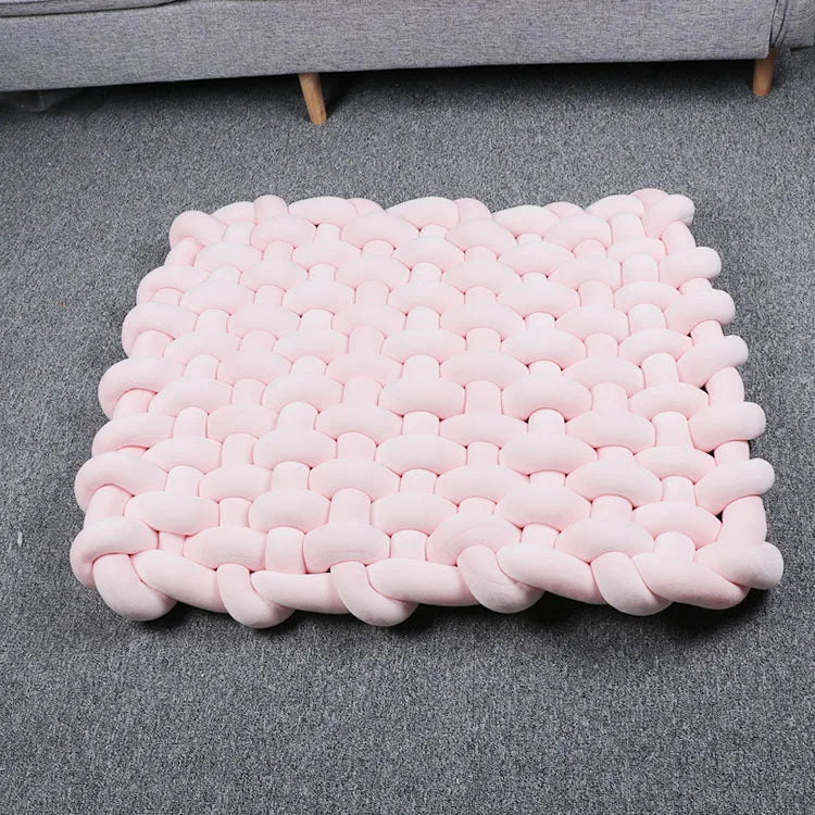 Tapis de sol tressé : l'élégance douce des premiers jeux !