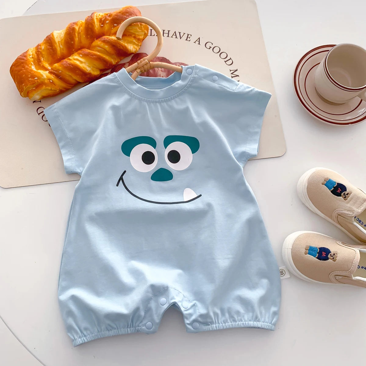 Combinaison d'été pour petits garçons : le confort des petits monstres !