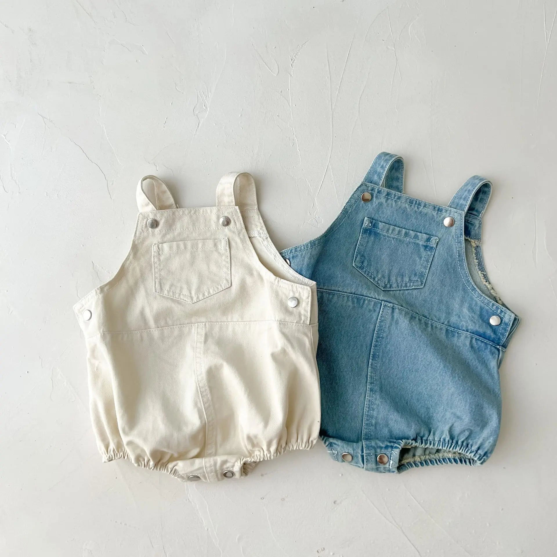 Barboteuse en jean : un look tendance (garçon et fille)