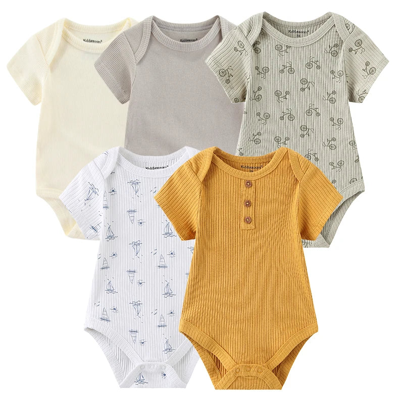 Lot de 5 bodys manches courtes Kiddiezoom : confort et motifs joyeux (garçon et fille)