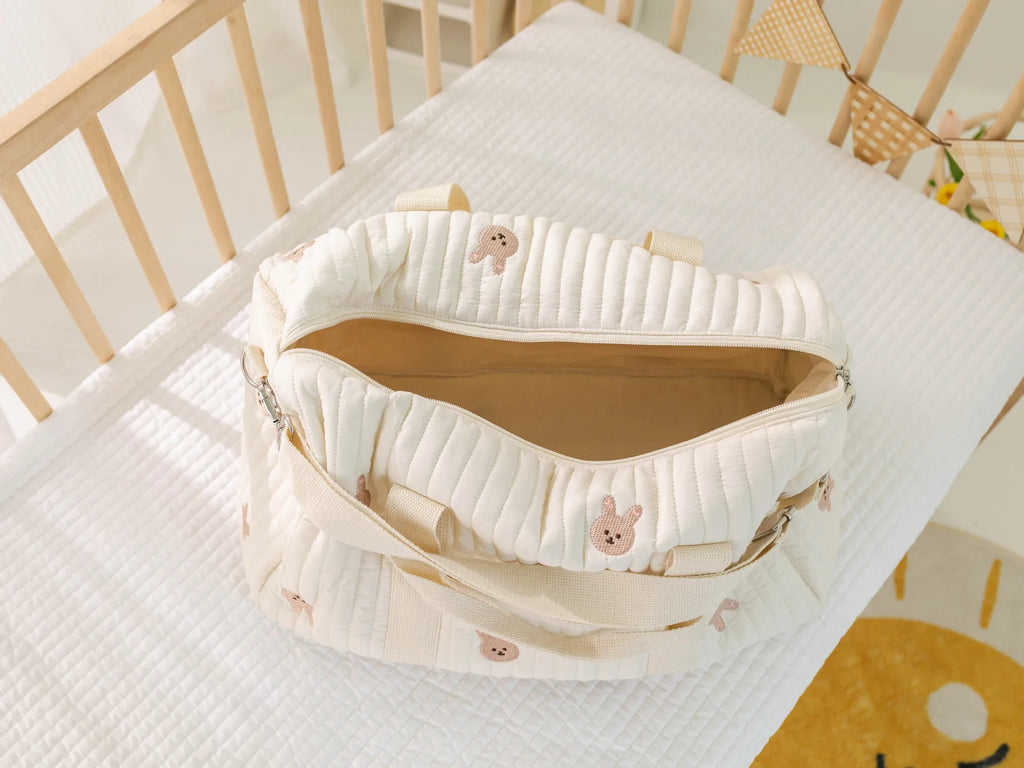 "Bear" changing bag: light and spacious