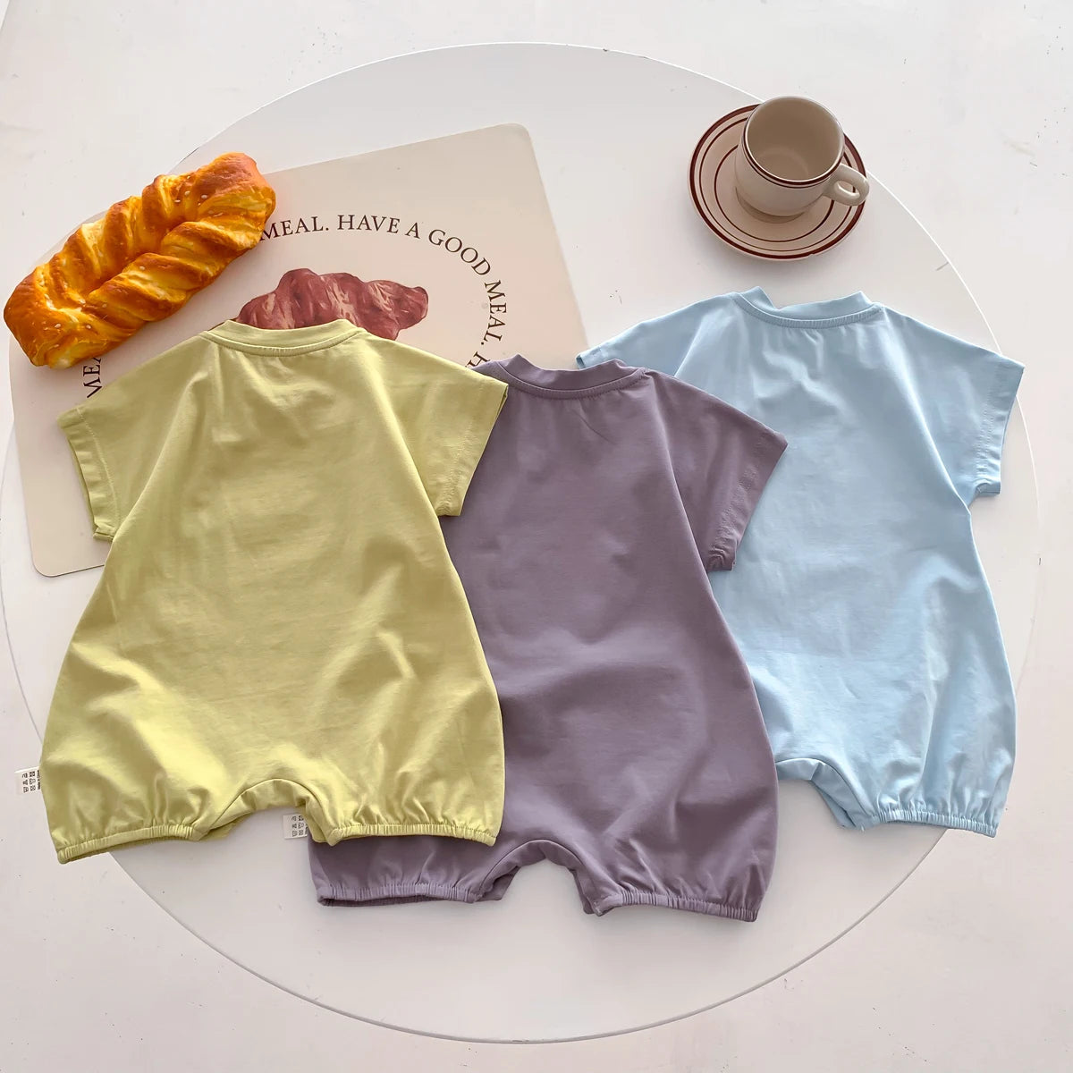 Combinaison d'été pour petits garçons : le confort des petits monstres !