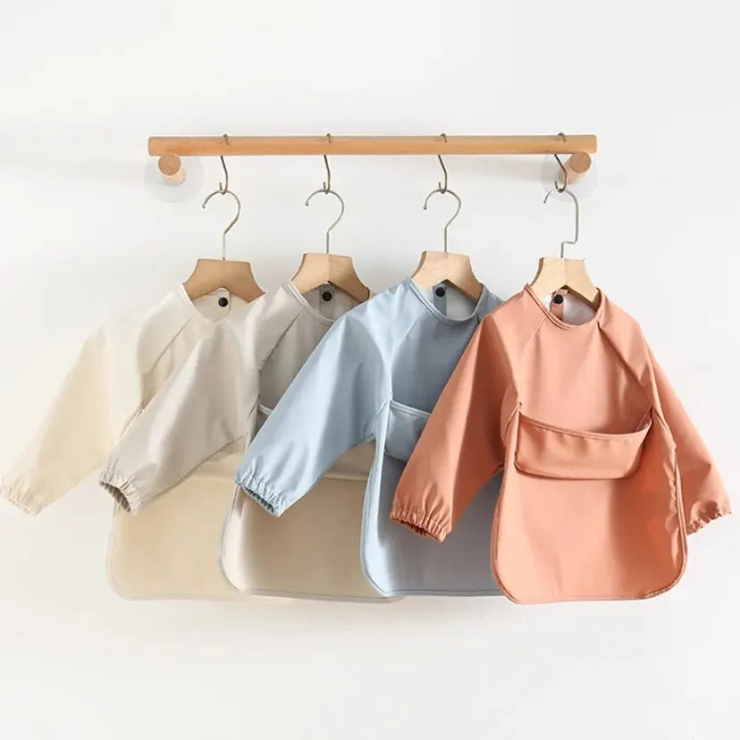 Delantal de alimentación impermeable de manga larga: ¡protege con estilo, crece en libertad!