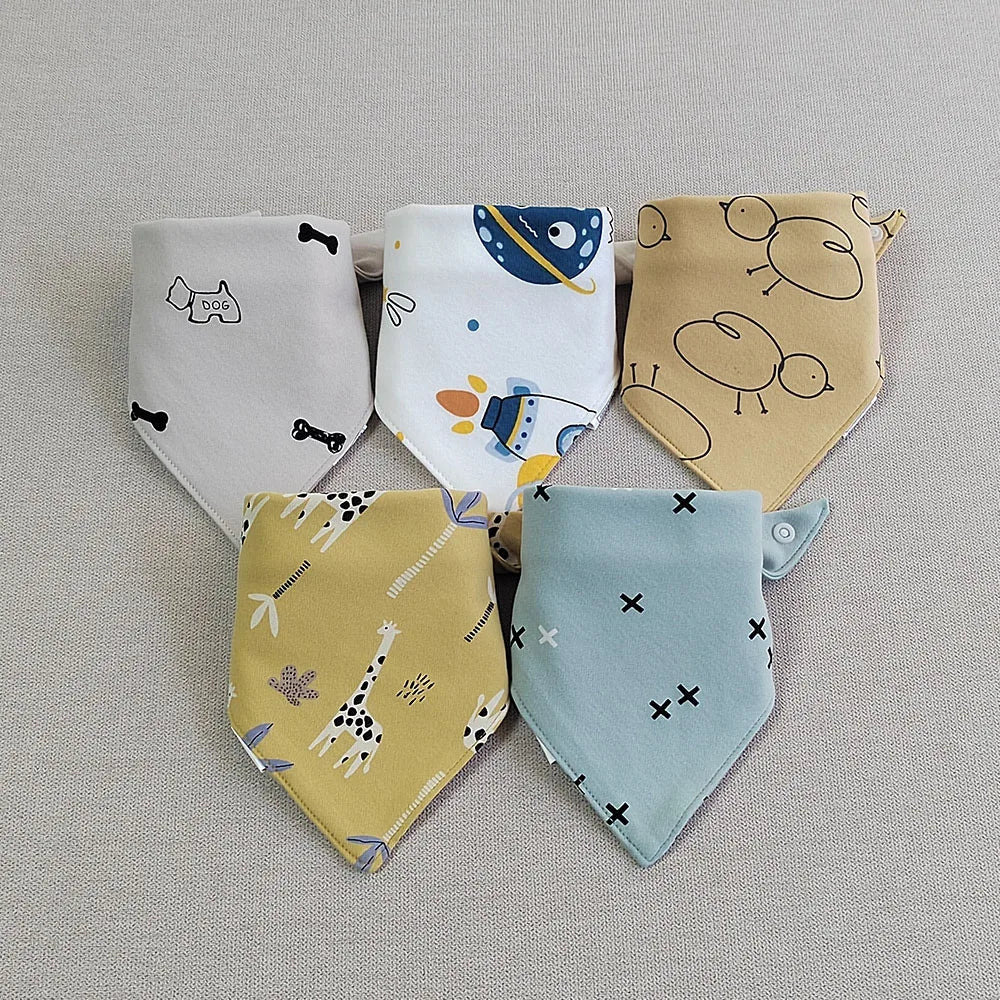 Bavoir triangle en double coton : baver n'a jamais été aussi mignon ! (lot de 5 pièces)