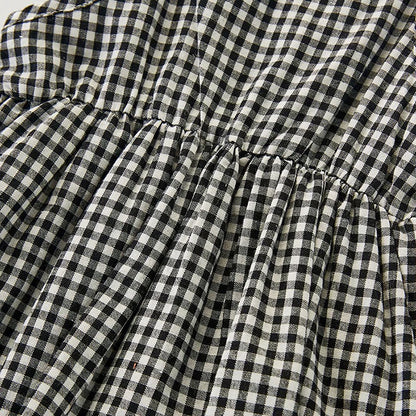 Plaid jumpsuits and hats for little girls: classic elegance from the cradle!