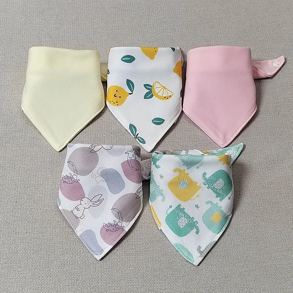 Bavoir triangle en double coton : baver n'a jamais été aussi mignon ! (lot de 5 pièces)