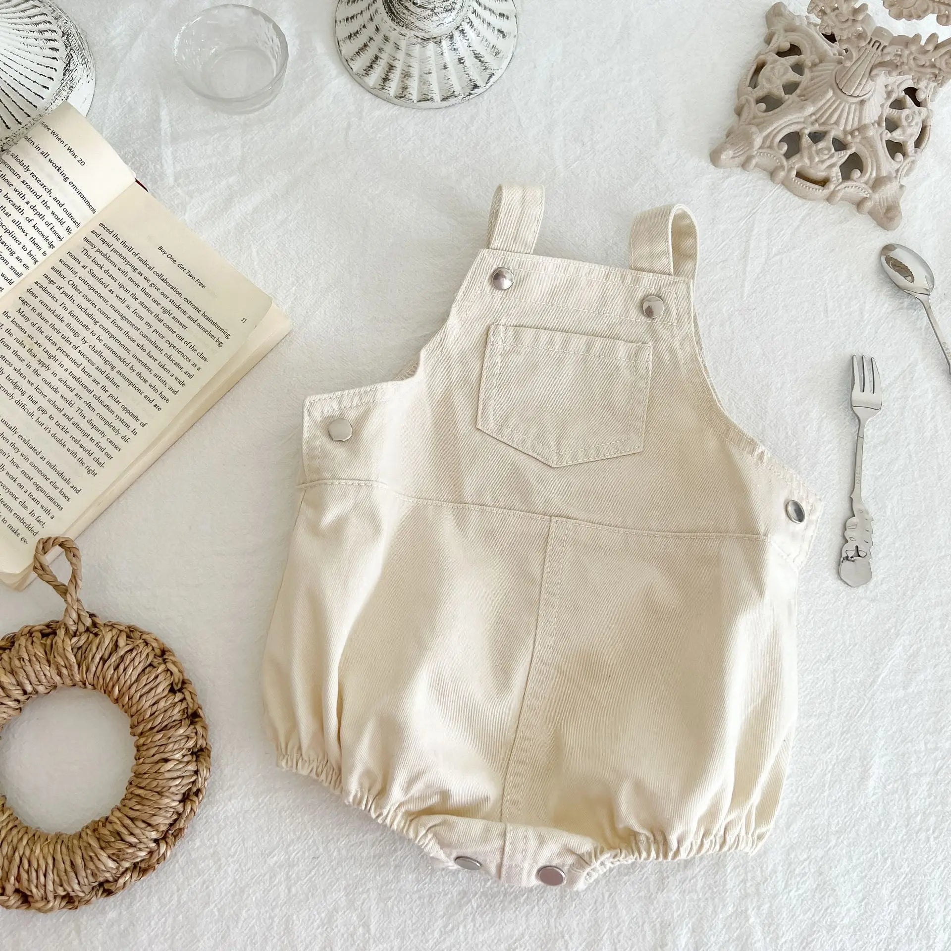 Barboteuse en jean : un look tendance (garçon et fille)