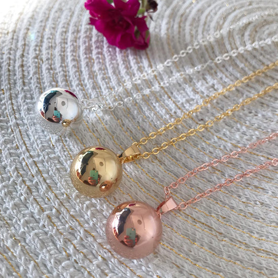 🌿 Bola de grossesse apaisante – pendentif sphère, doux tintement, symbolique & élégant