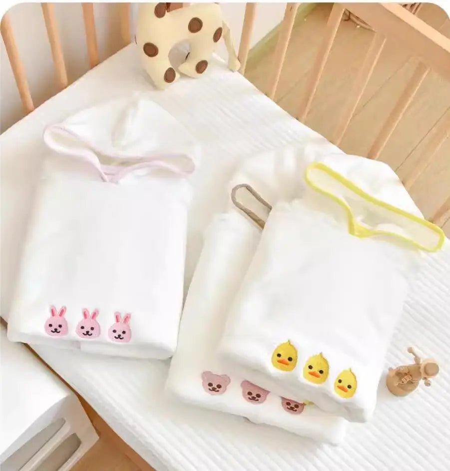 Serviette de bain à capuche : la tendresse s'enroule dans une capuche ! - FamilyLK